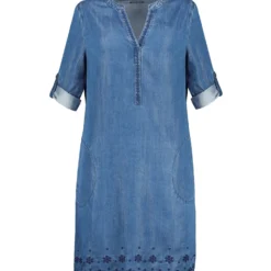 Kleid Jeansoptik V-Ausschnitt 3/4-Arm Lyocell In Blau -Günstiges Moden Zauber Geschäft gina laura kleid jeansoptik v ausschnitt 3 4 arm lyocell in blau 2 scaled