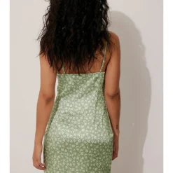NA-KD Kleid In Hellgrün -Günstiges Moden Zauber Geschäft na kd kleid in hellgrun 1