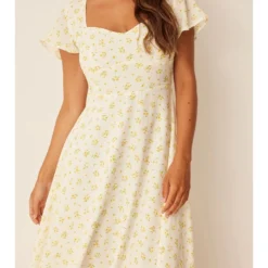 NA-KD Kleid In Weiß/ Gelb -Günstiges Moden Zauber Geschäft na kd kleid in weiss gelb 1