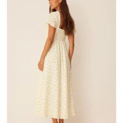 NA-KD Kleid In Weiß/ Gelb -Günstiges Moden Zauber Geschäft na kd kleid in weiss gelb 3