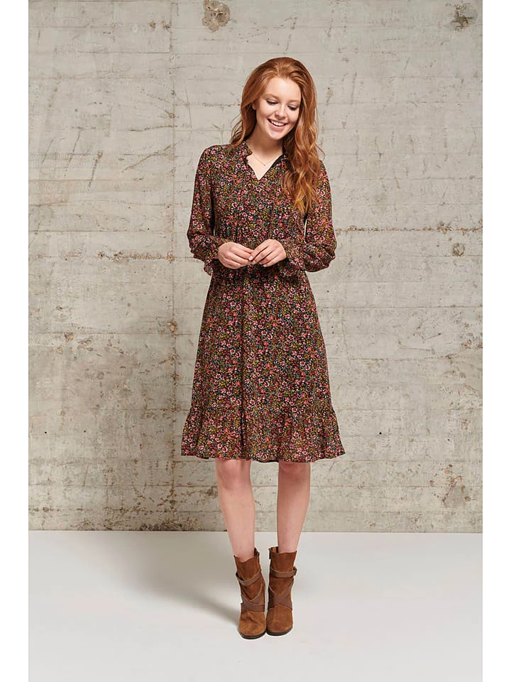 Kleid In Schwarz/ Pink 3 Kleid In Schwarz/ Pink