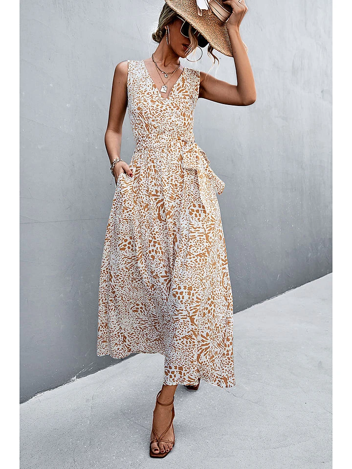 Kleid In Apricot 5 Kleid In Apricot – Bild 3