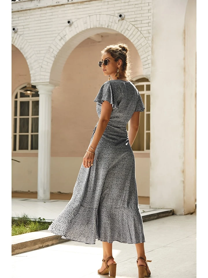 Kleid In Schwarz 5 Kleid In Schwarz – Bild 3