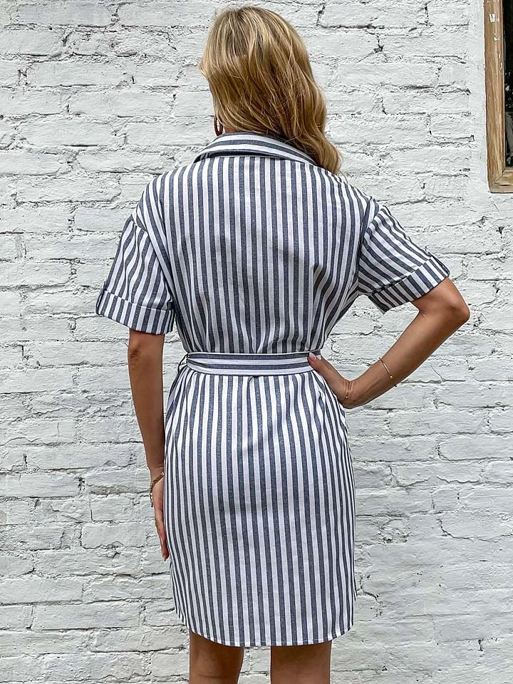 Kleid In Grau/ Weiß 4 Kleid In Grau/ Weiß – Bild 2